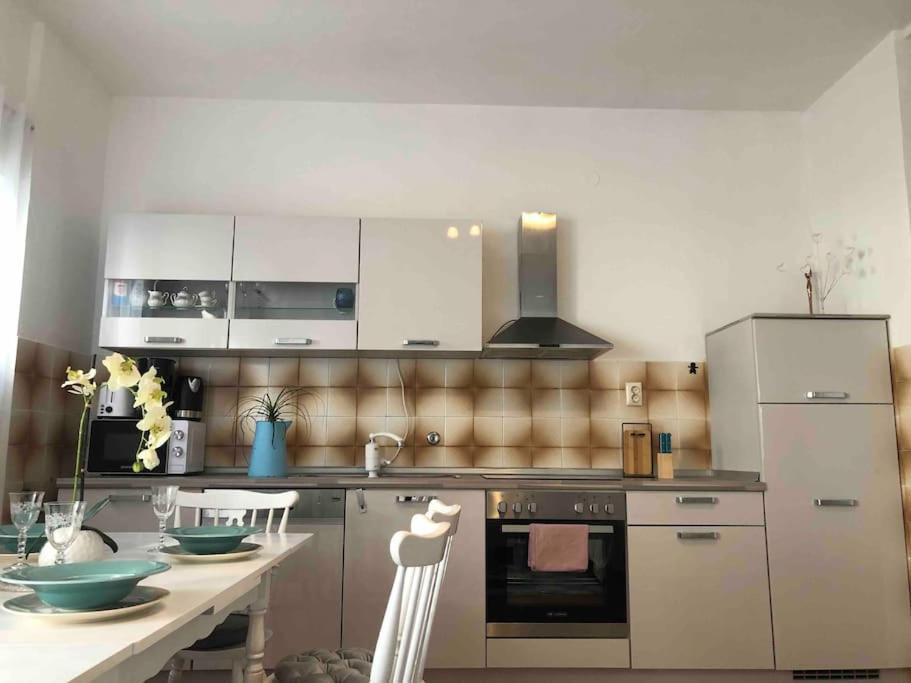 Spacious Apartment Matej Near The Sea Kaštela Екстериор снимка